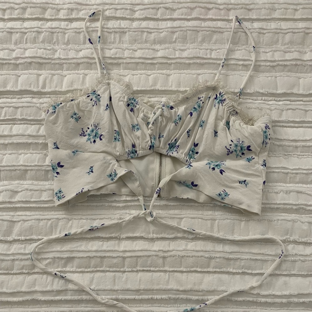 Cropped picnic tank top with blue flowers